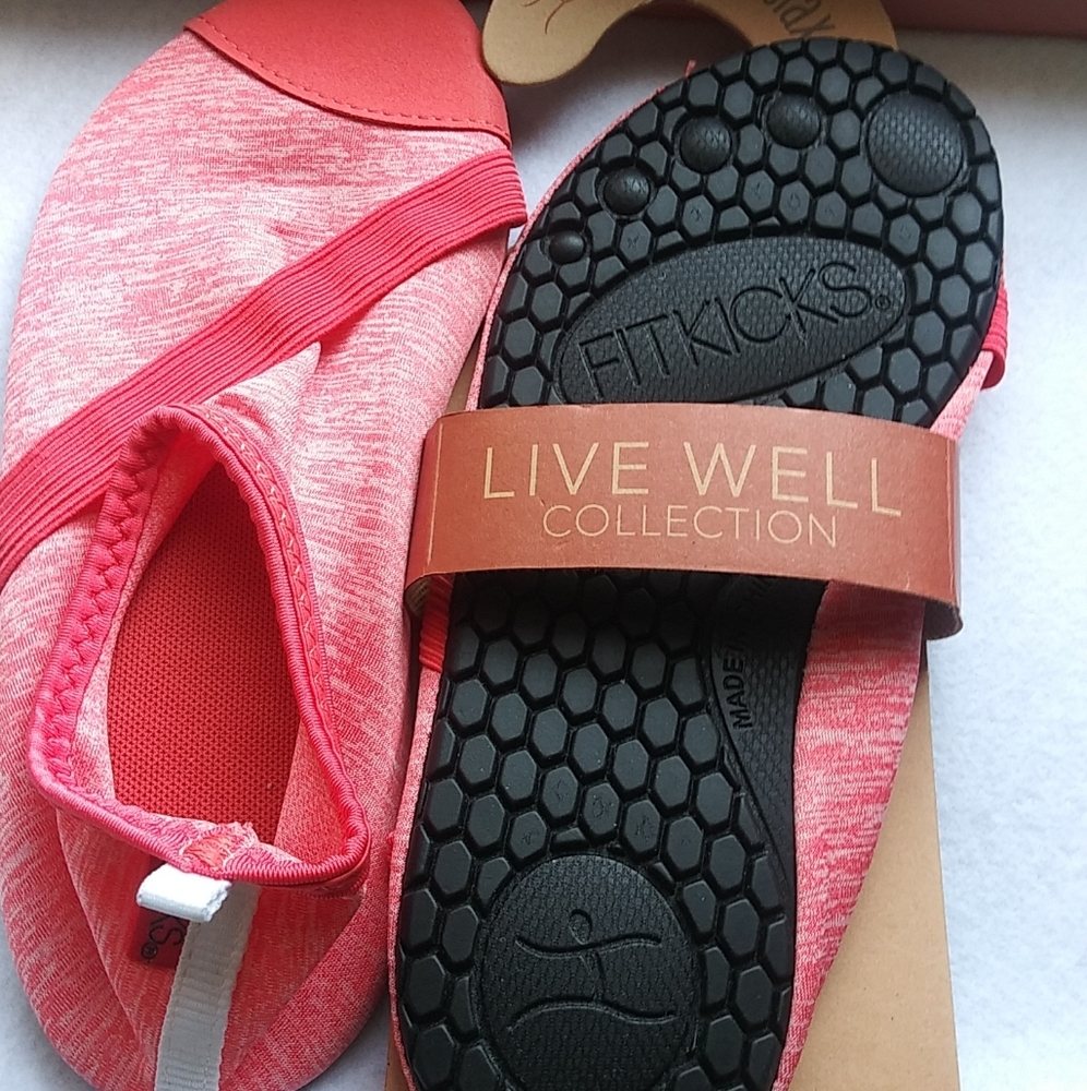 🪦NWT Fit kicks size Small fitness shoes